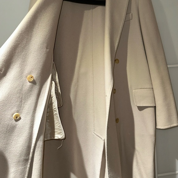 MaxMara runway cream coat - Picture 6 of 6
